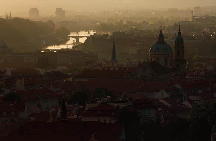 Praha v oparu