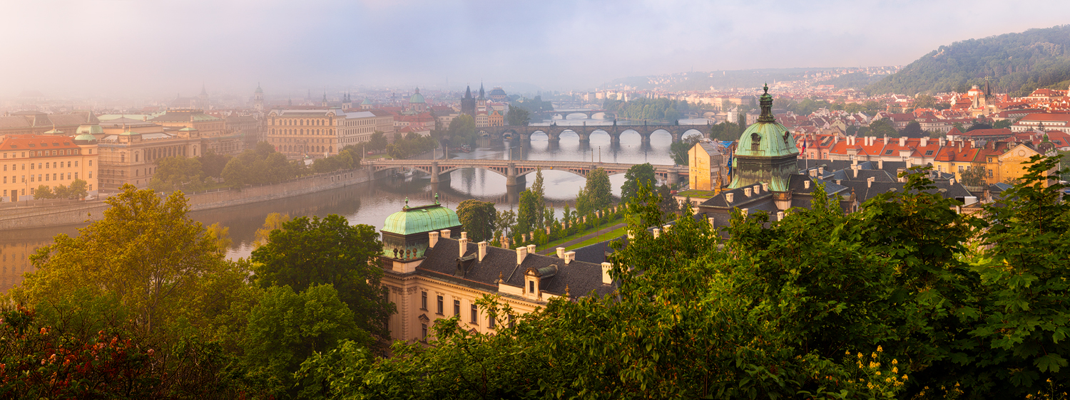 Jarní panorama pražských mostů
