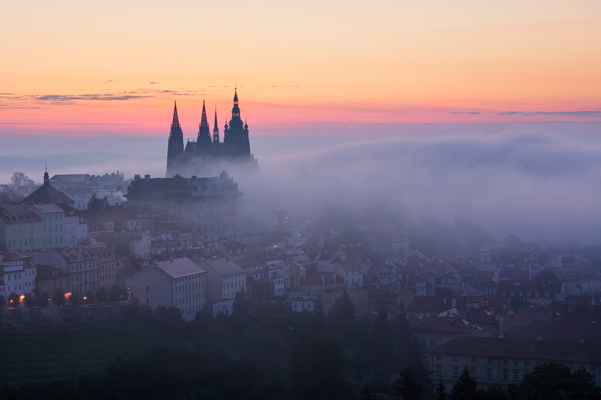 Vlna mlhy, Pražský hrad