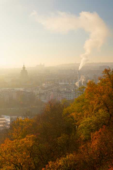 Dejvice a Pražský hrad od zříceniny Baba