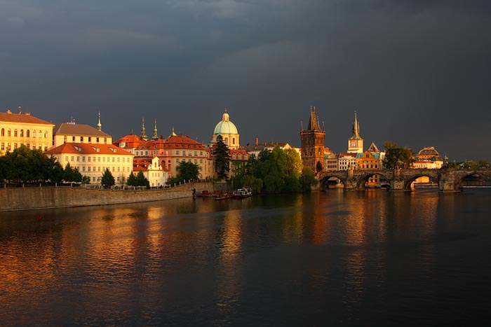 Karlův most - Zlaté nábřeží