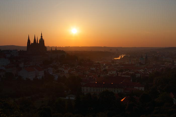 Praha se probourí