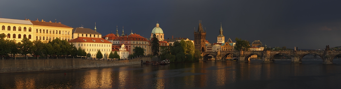 Zlaté panorama Karlova mostu